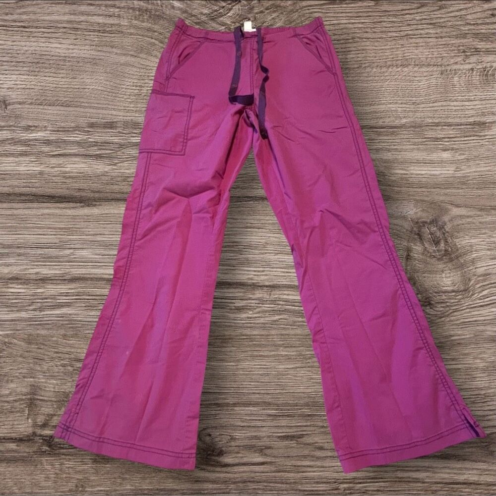 ☑️ Good Life Cheer Magenta Cargo Flare Scrub Pants Size L